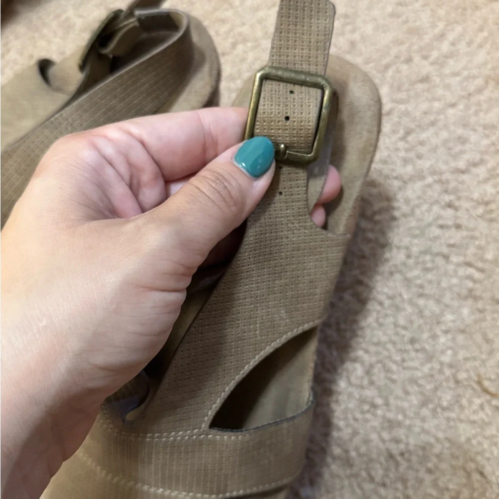Pierre Dumas Taupe Peep toe Wedges - Picture 3 of 6